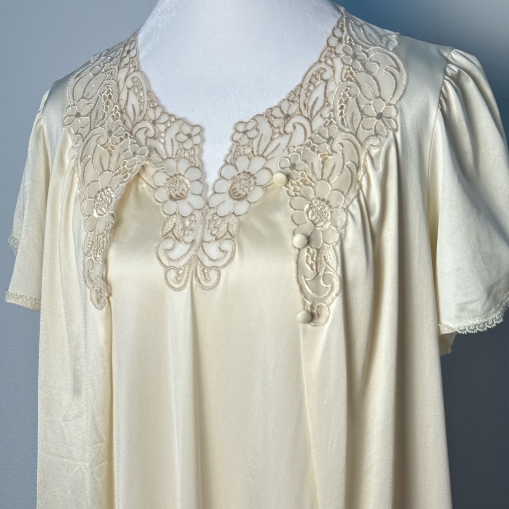 Vintage Vanity Fair Lace Peignoir Nightgown and Robe  Set